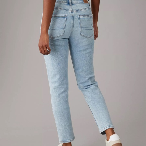 American Eagle Outfitters Light Wash Mom Jeans - Picture 3 of 7